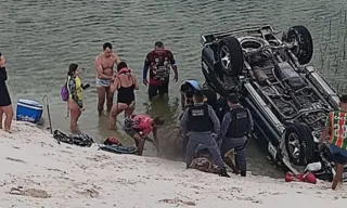 Imagem ilustrativa da imagem Veículo com turistas capota nos Lençóis Maranhenses e deixa feridos