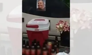 Imagem ilustrativa da imagem Filho de ex-prefeito faz homenagem com cervejas em túmulo do pai no ES