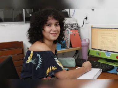 "Sempre fui dedicada nos estudos, tanto na época da escola quanto durante a  faculdade. Sempre tirei boas notas, justamente porque queria me destacar no futuro"