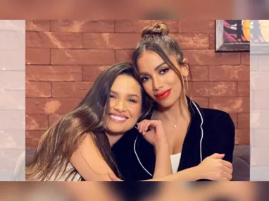 No teaser, Anitta aparece tomando banho de costas e a câmera passeia por seu corpo