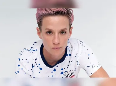 Imagem ilustrativa da imagem Megan Rapinoe, ícone do futebol feminino, anuncia aposentadoria