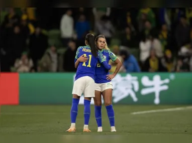 Imagem ilustrativa da imagem "O futebol feminino não pode parar", comentou a lateral Tamires
