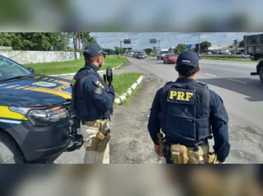 Arquibancada montada na avenida Beira-Mar, em Vitória, para o desfile