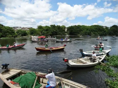 Os pescadores João Carlos Gomes, Sandro Fagundes e David Luiz Eler aguardam debate com comitê do Estado