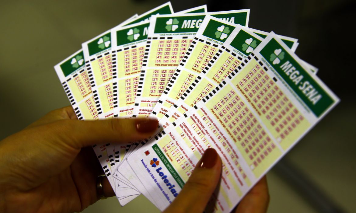Mega-Sena tem 3 sorteios nesta semana; o desta terça (27) deve pagar R$ 32 mi