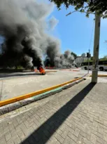 Imagem ilustrativa da imagem Entregadores por aplicativo protestam e bloqueiam ruas do Centro do Recife