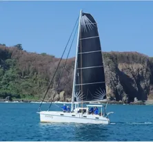 Imagem ilustrativa da imagem Veleiro pernambucano "capota" em alto mar e tripulação precisa ser resgatada