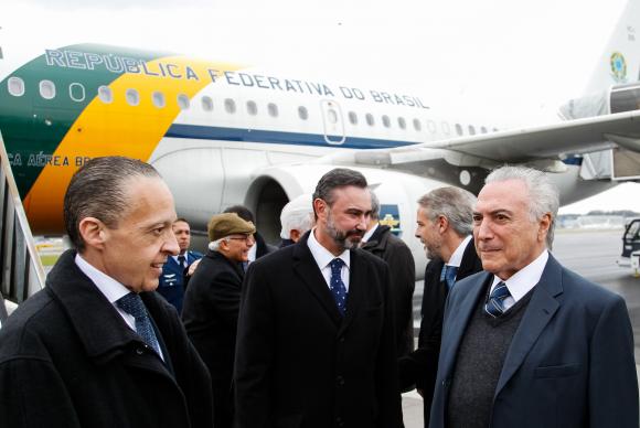 O presidente Michel Temer ao desembarcar na Suíça, onde participa na cidade de Davos do Fórum Econômico Mundial. Foto: Beto Barata/PR