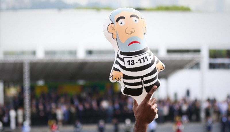 Boneco em alusão ao ex-presidente foi utilizado em diversos pontos do país. Foto: Divulgação