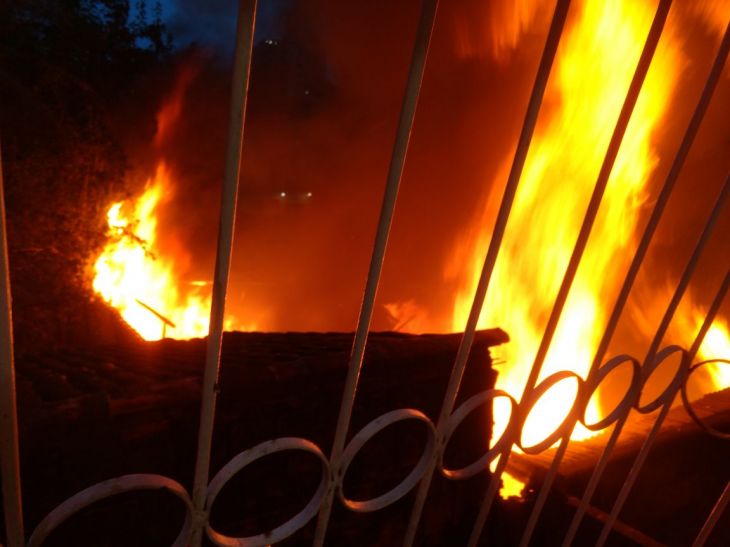 O fogo assustou os moradores de Itapoã, Vila Velha. Foto: Reprodução