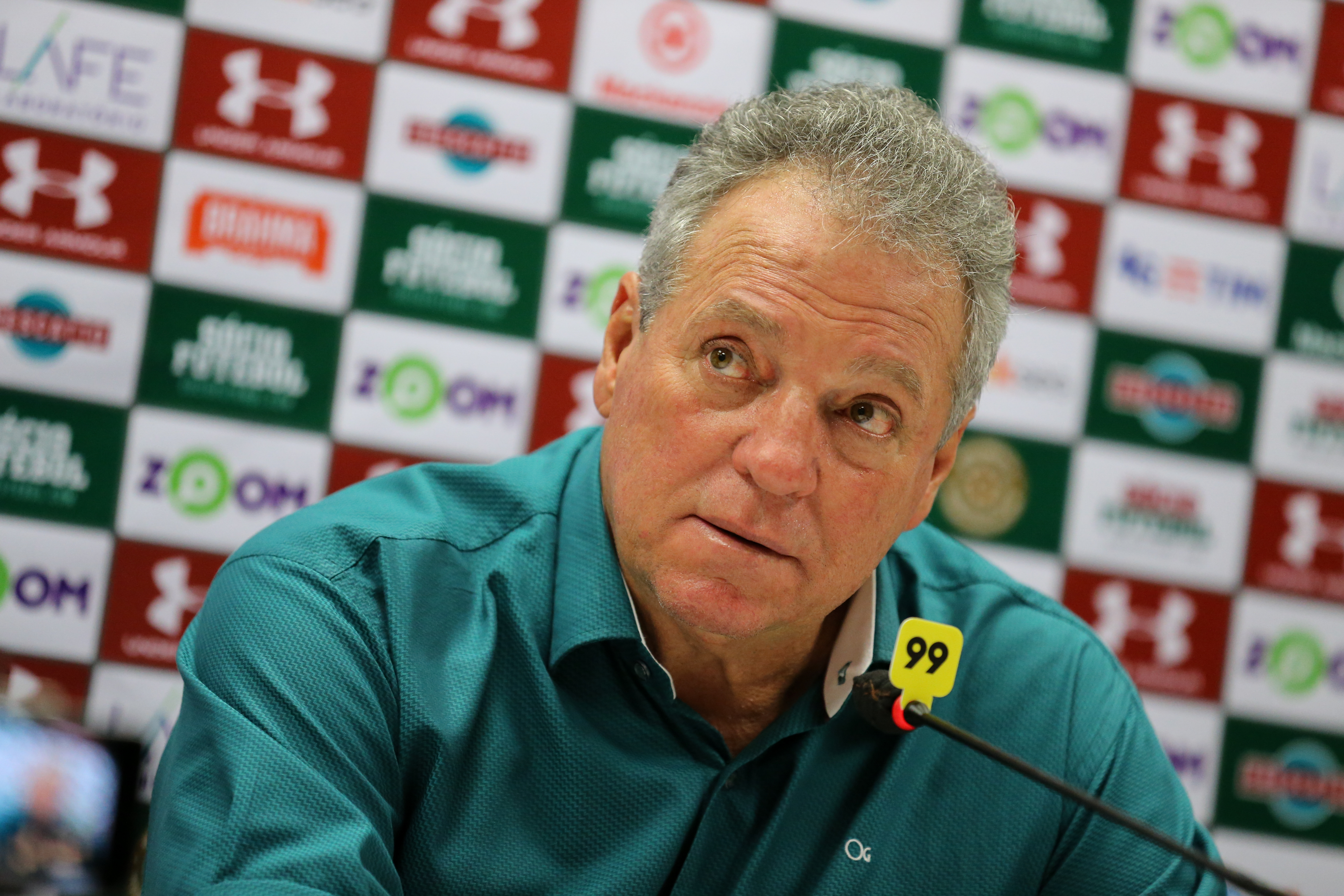 Abel Braga lamenta a saída do artilheiro Henrique Dourado. Foto: Lucas Merçon/Fluminense