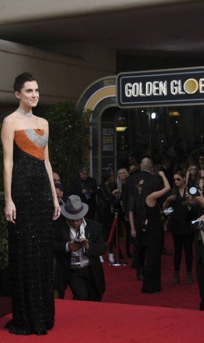O modelo escolhido por Allison Williams tinha detalhe colorido. Foto: Reprodução