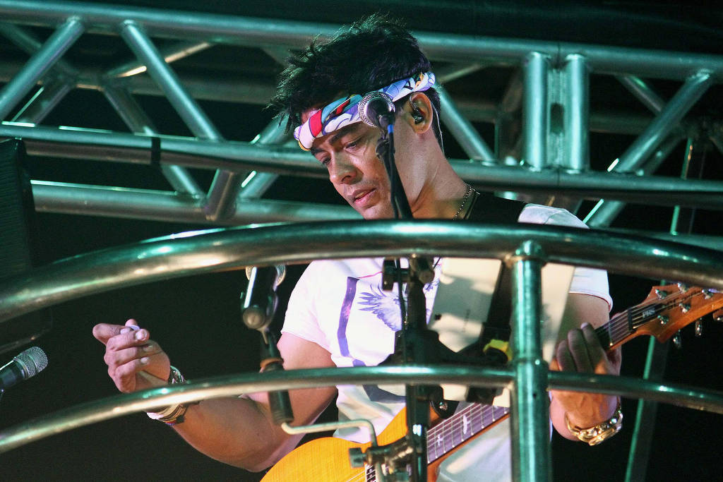 Conhecido na cena musical da Bahia por ter um timbre de voz semelhante ao de Bell Marques, Khill sempre atuou como uma espécie de cover do antigo líder do Chiclete com Banana. Foto: Artur Garcia/Agecom