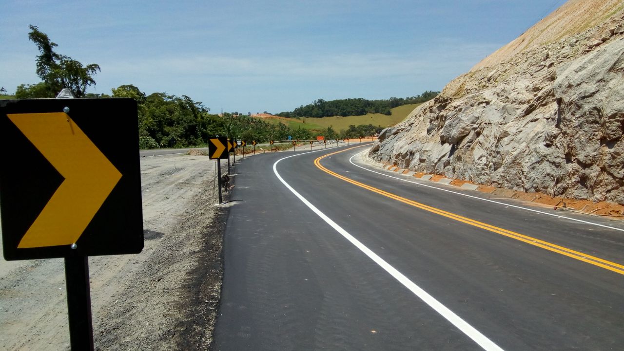 A intervenção é necessária já que a pista existente terá de ser bloqueada para a construção dos viadutos da interseção norte do Contorno de Iconha com o atual traçado da BR-101. Foto: ECO101/Divulgação