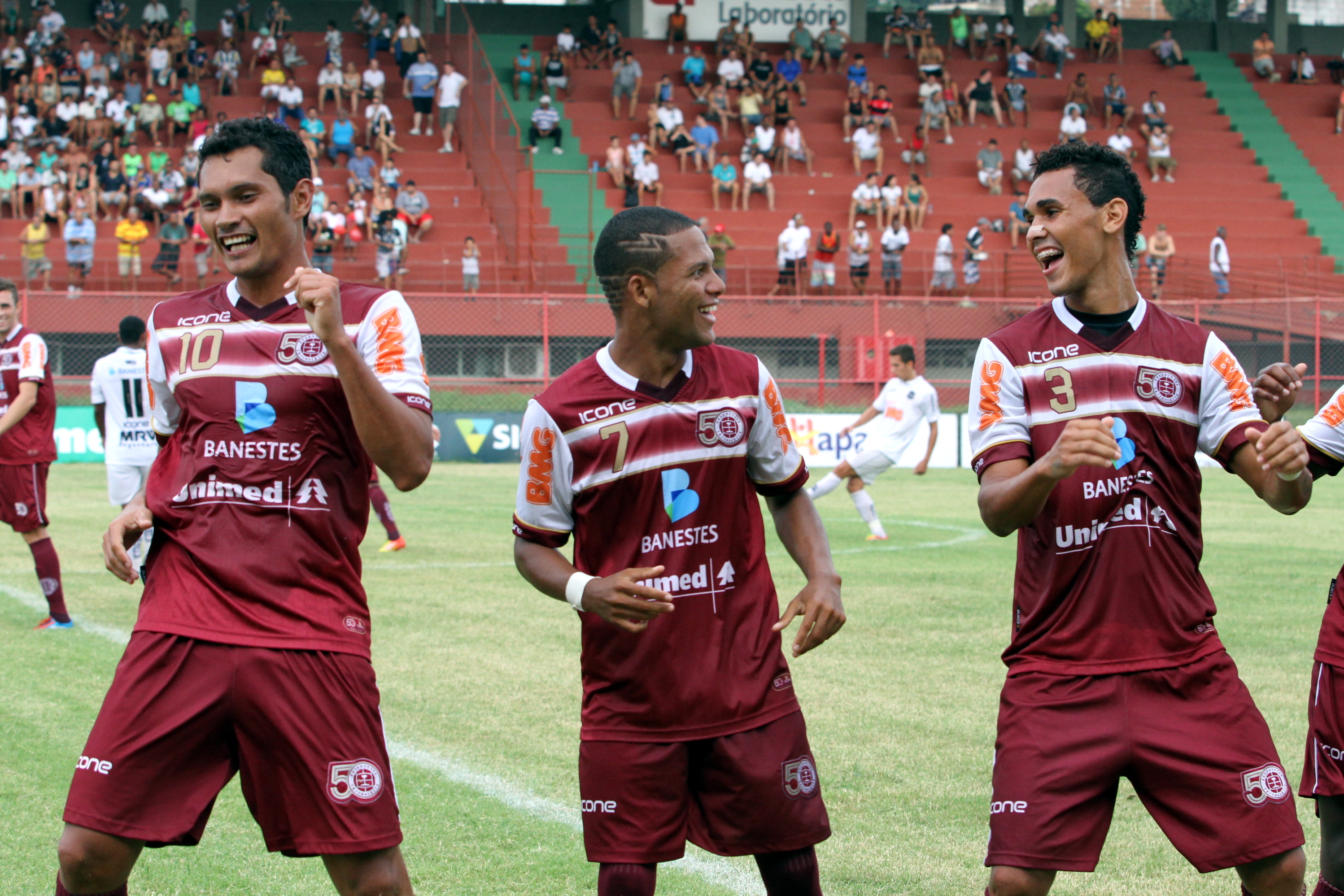 Léo Oliveira (aposentado), Carlos Vitor e David (que está no elenco atual) no Capixabão de 2013, conquistado pela Locomotiva Grená. Foto: Fábio Nunes/AT