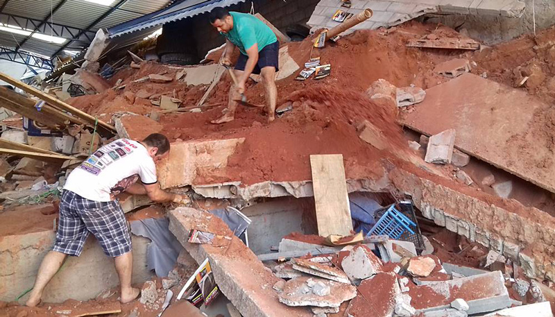 O acidente aconteceu na parte de trás da loja, que serve de depósito. Foto: Kennedy Lenk / Rádio Educadora