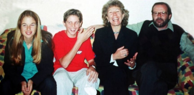 Reprodução de foto da família Richthofen. Da esquerda para direita: Suzane, seu irmão Andreas, Marísia e Manfred.