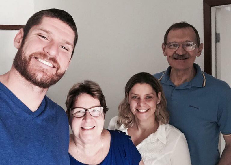 Alisson, a mãe Nicea, a irmã Aline e o pai Abílio Cerutti. Foto: Arquivo Pessoal