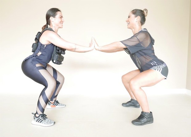 Cléo Pires e Mayra Cardi, durante um dos exercícios do programa. Foto: Divulgação