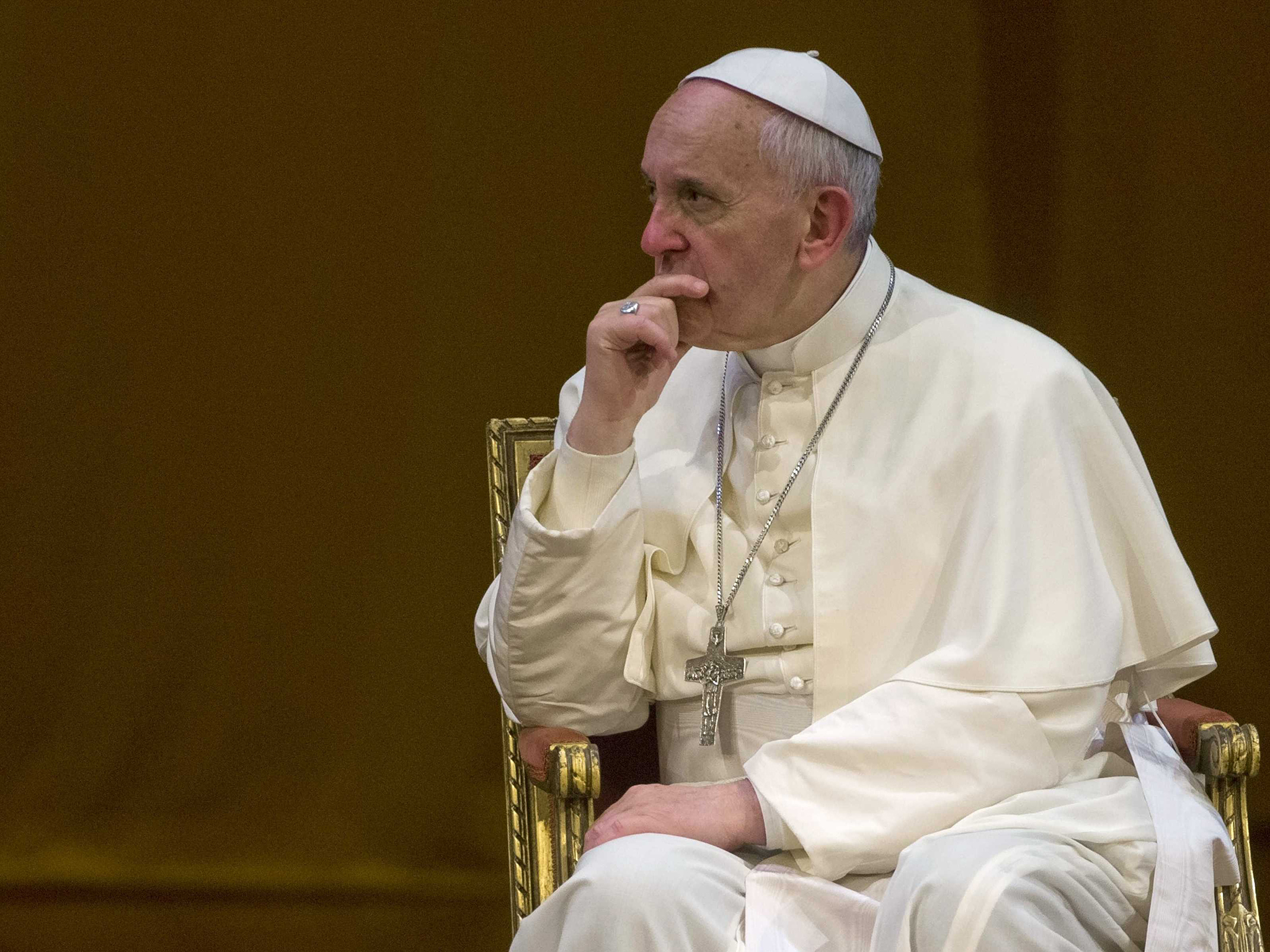 Papa Francisco é duramente criticado por não afastar o bispo, acusado de fazer vista grossa no caso do padre Fernando Karadima, condenado em 2011 pela Justiça chilena por abusar sexualmente de adolescentes. Foto: Divulgação.