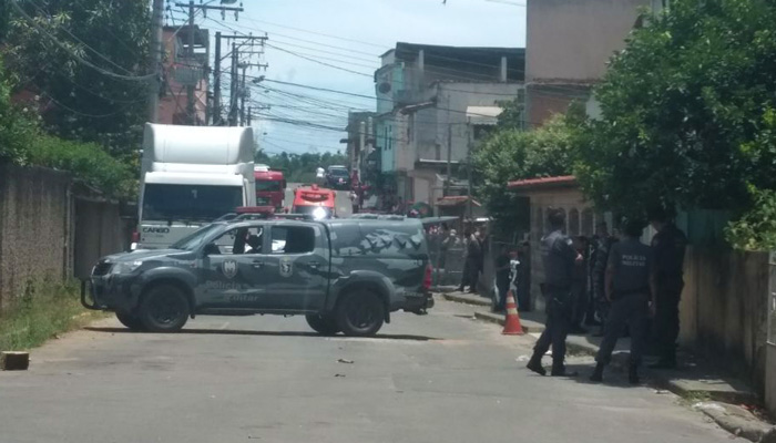 Viaturas da Polícia ficaram de prontidão para atender ao caso. Foto: Simony Giuberti
