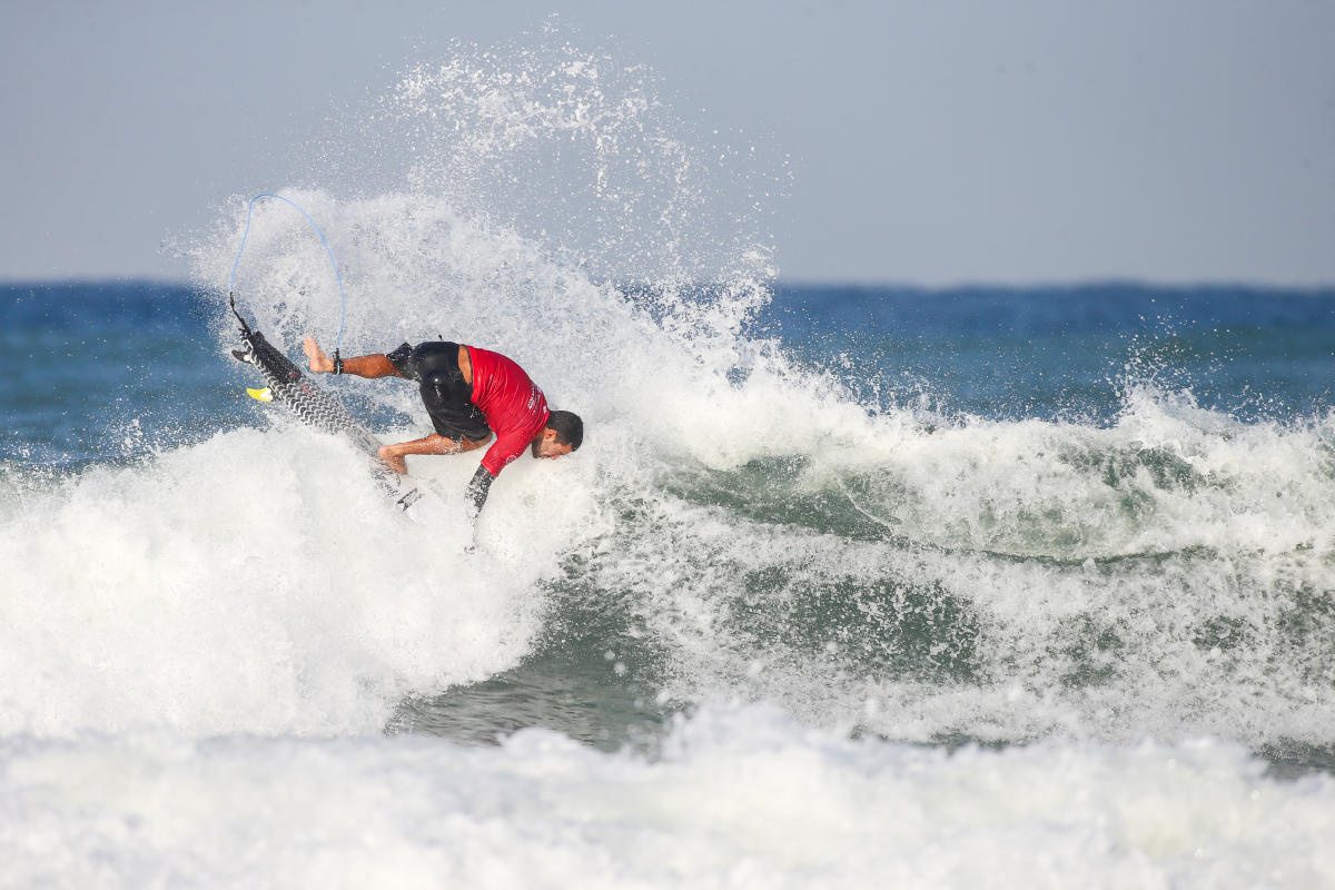 Rafael Teixeira caiu no round 3. Foto: Laurent Masurel/WSL