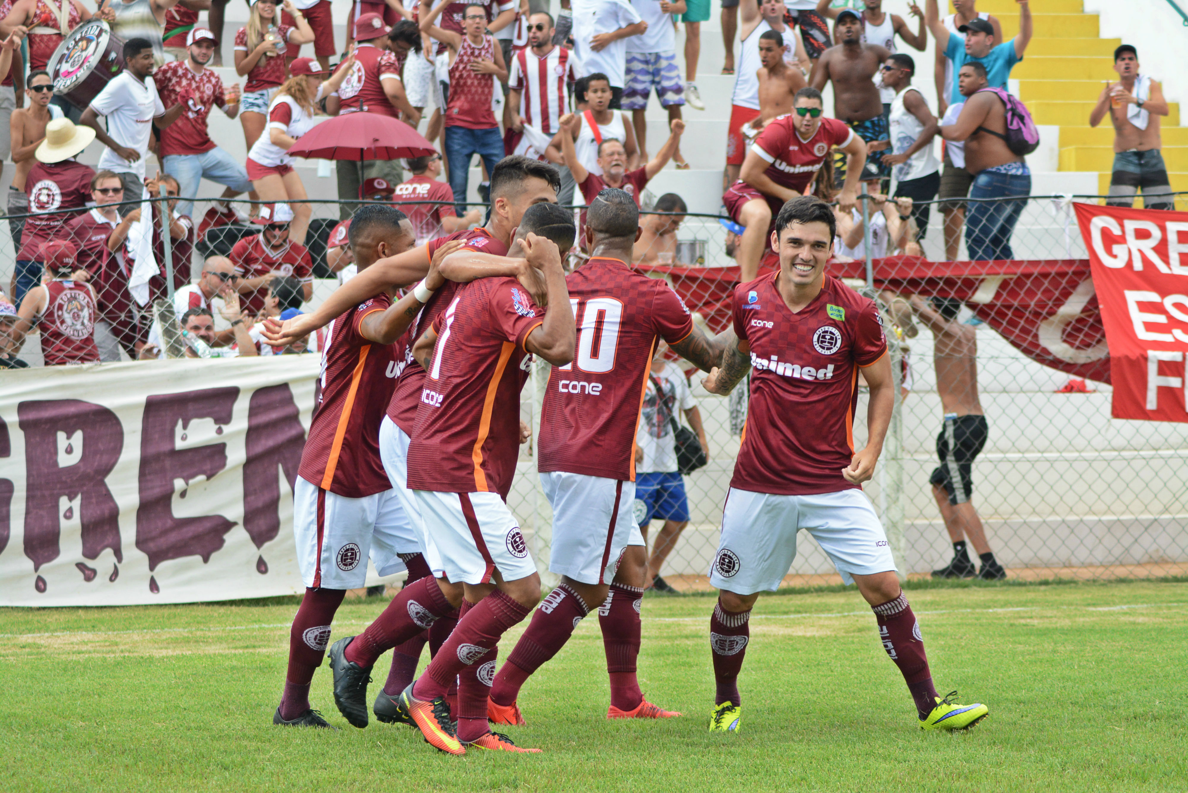 Comemoração do único gol na derrota para o Rio Branco VN, marcado por Edinho. Foto: Henrique Montovanelli/Desportiva Ferroviária