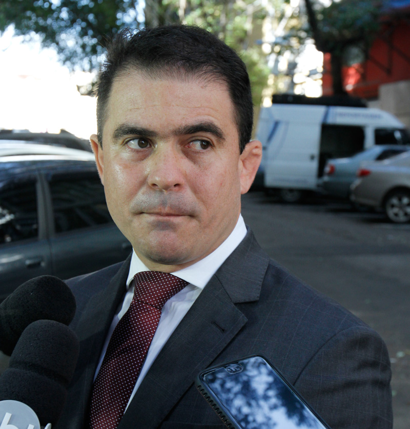 O advogado de defesa da família da médica, Renan Sales, também se posicionou sobre o pedido de afastamento do juiz. Foto: Fábio Nunes/AT