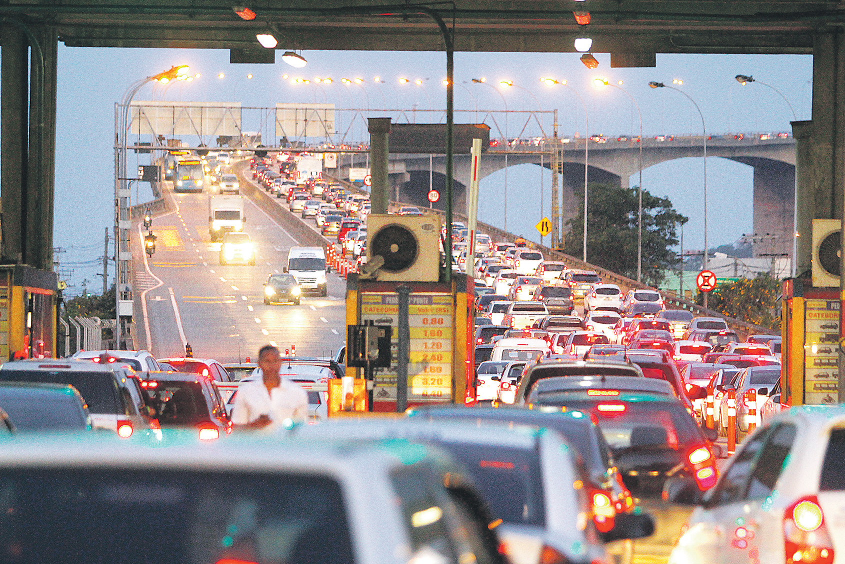 Movimentação de veículos na praça de pedágio da Terceira Ponte, em Vitória: proposta pretende reduzir engarrafamentos. Foto: Ademir Ribeiro 24/08/2015