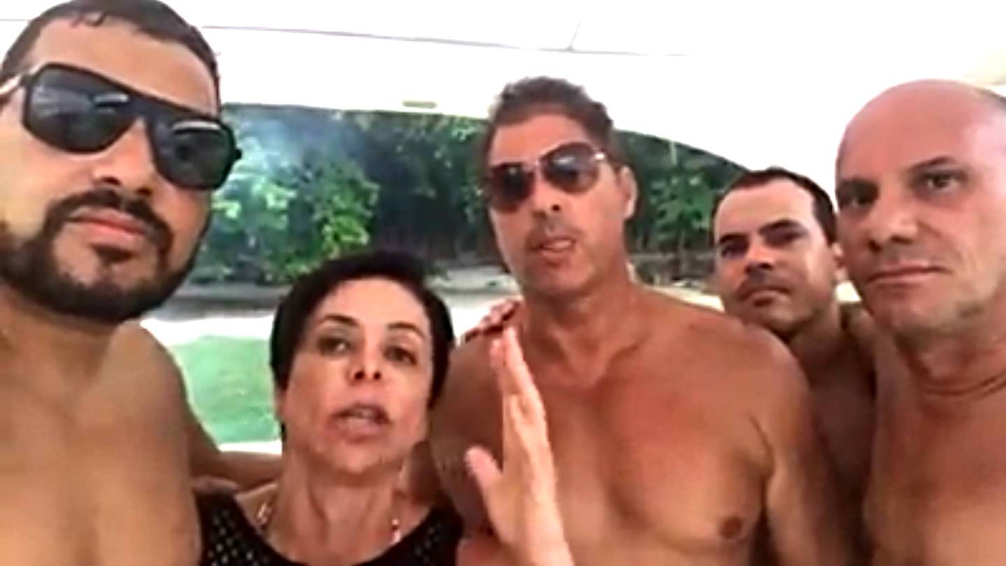 Cristiane Brasil grava vídeo sobre ações trabalhistas rodeada de amigos. Foto: Reprodução.