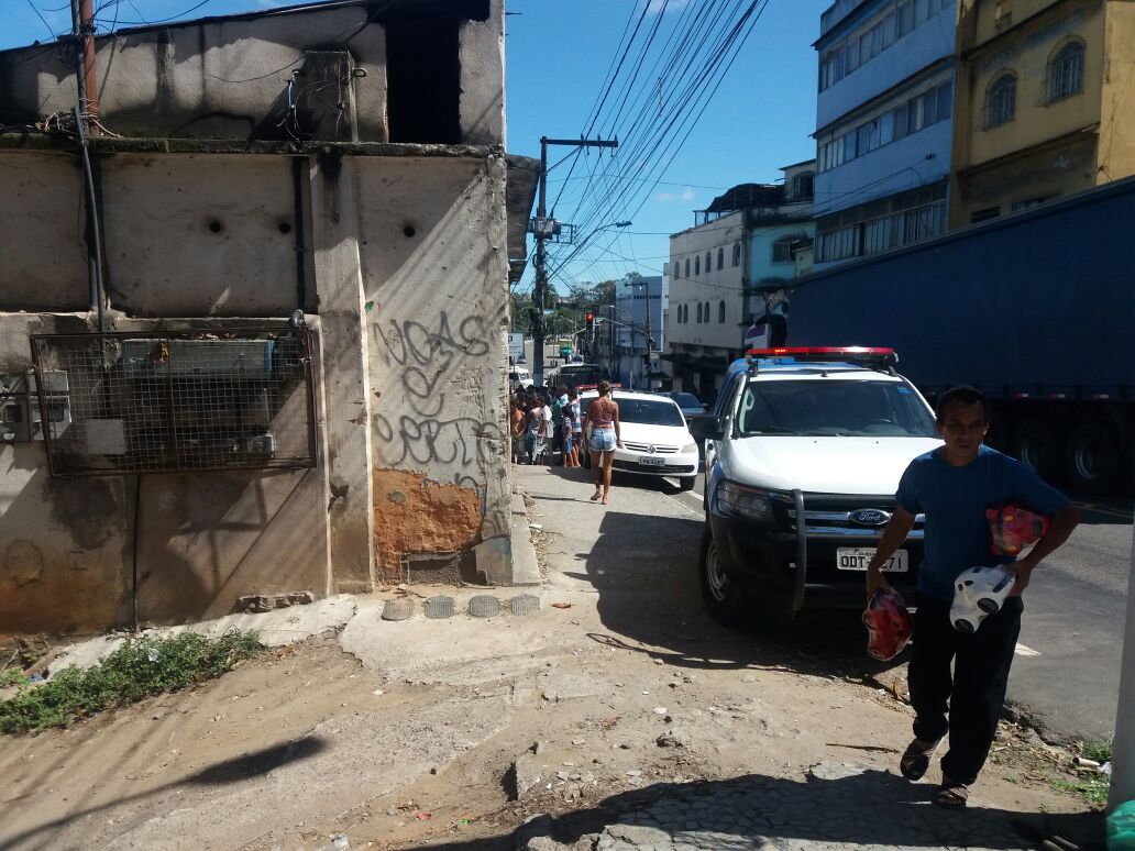 A vítima disse que estava trabalhando numa casa, e quando saiu para fechar o portão, foi abordado pelo bandido armado. Foto: Whatsapp