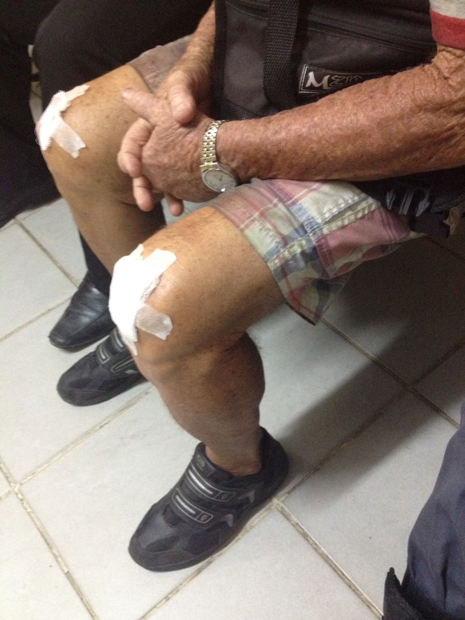 Segundo o idoso, ele carregava uma faca "devido a violência". Foto: Kananda Natielly