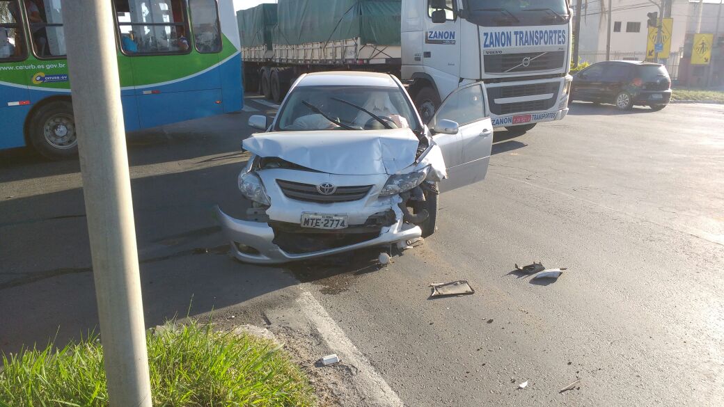 O Corolla era conduzido por uma mulher. Foto: Whatsapp.