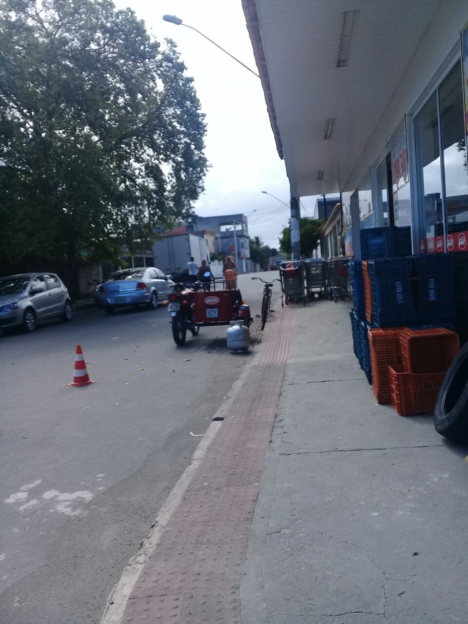 O assalto aconteceu por volta de 12h12 em um supermercado em Nova Carapina II, na Serra. Foto: Jessica Cardoso.