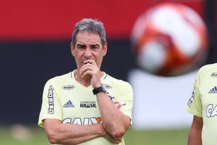 Dúvidas é o que não faltam para Carpegiani. Foto: Gilvan de Souza/Flamengo