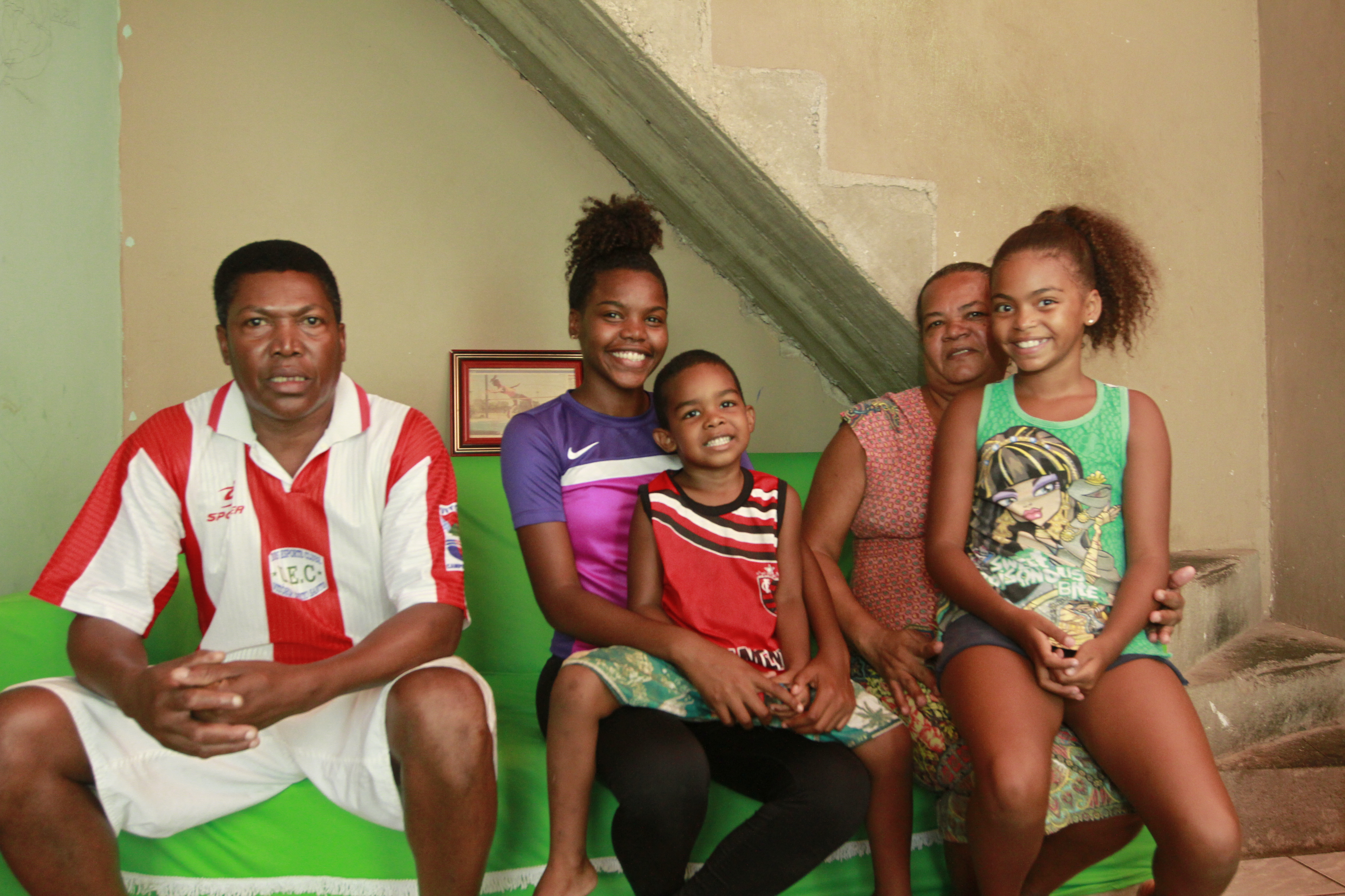 Josué Gomes Filho (pai), Ludmila Gomes, João Miguel Gonçalves Gomes (sobrinho), Rosineia Rosa Gomes (mãe) e Ana Carolina Soares Gomes (sobrinha). Foto: Rodrigo Gavini/AT