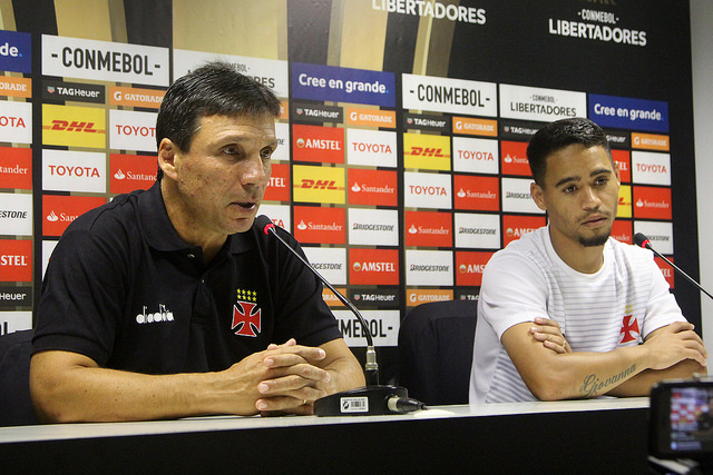 Zé Ricardo elogiou Pikachu. Fotos: Foto: Paulo Fernandes/Vasco.com.br