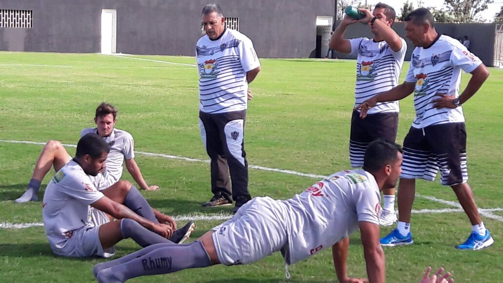 Time treinou na véspera da partida, no estádio Boca do Jacaré, que é do Brasiliense. Foto: Divulgação