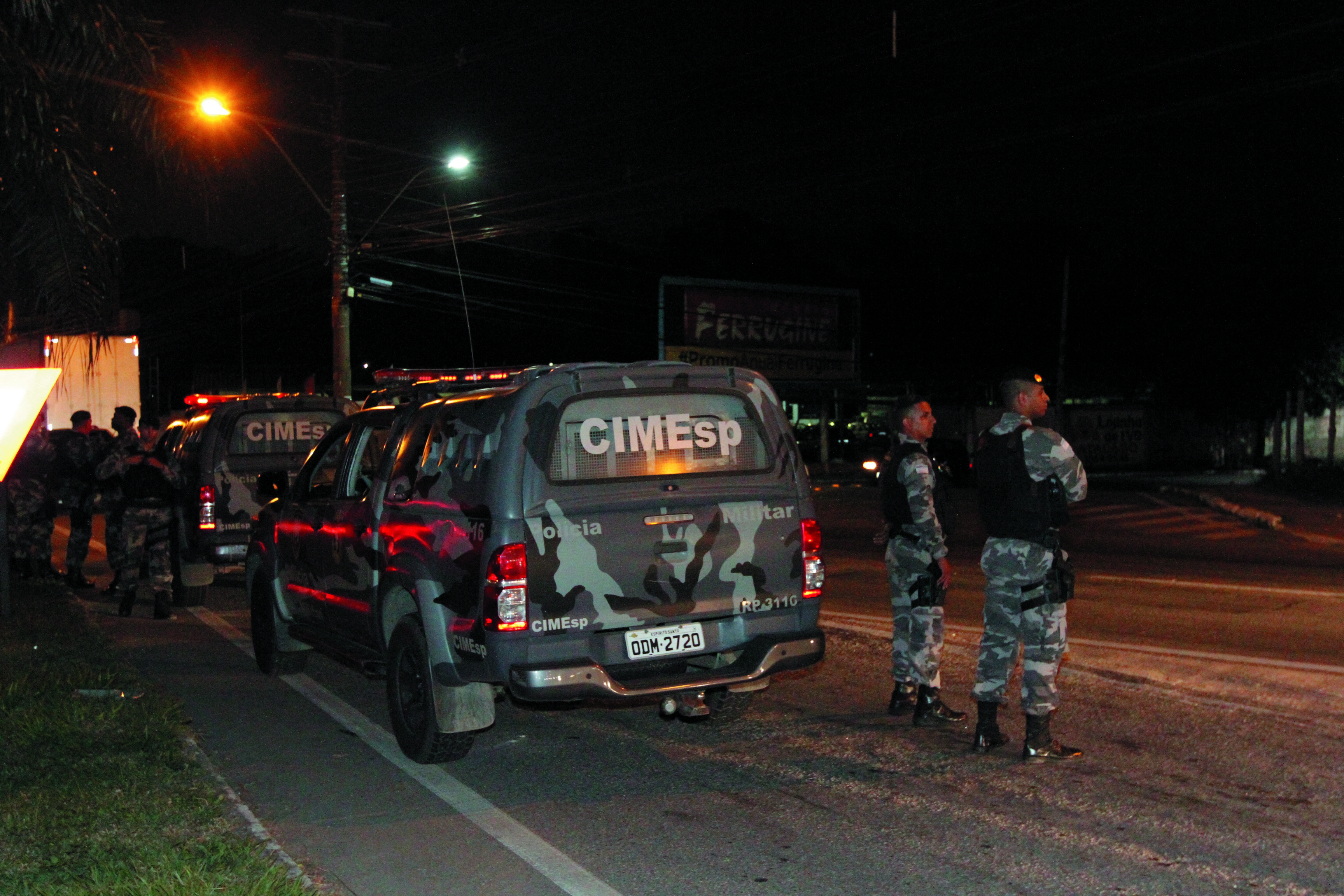 Polícia é recebida a tiros o bairro Central Carapina - Serra./FotoThiago Coutinho