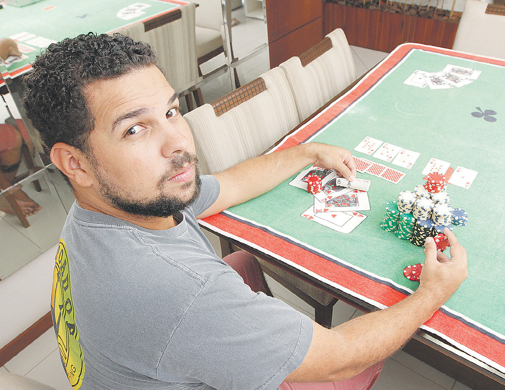 Bruno Severino dedica, em média, 12 horas por dia à profissão de jogador de pôquer. Foto: Leone Iglesias