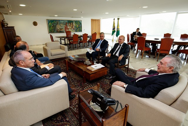 Hartung com o presidente Temer em reunião anterior. Foto/ Governo do estado