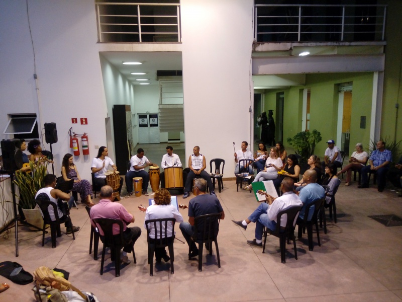 Alunos vão aprender a tocar percussão em oficina gratuita do Mucane. Na foto, turma de 2017.Foto/ Divulgação Prefeitura de Vitória.