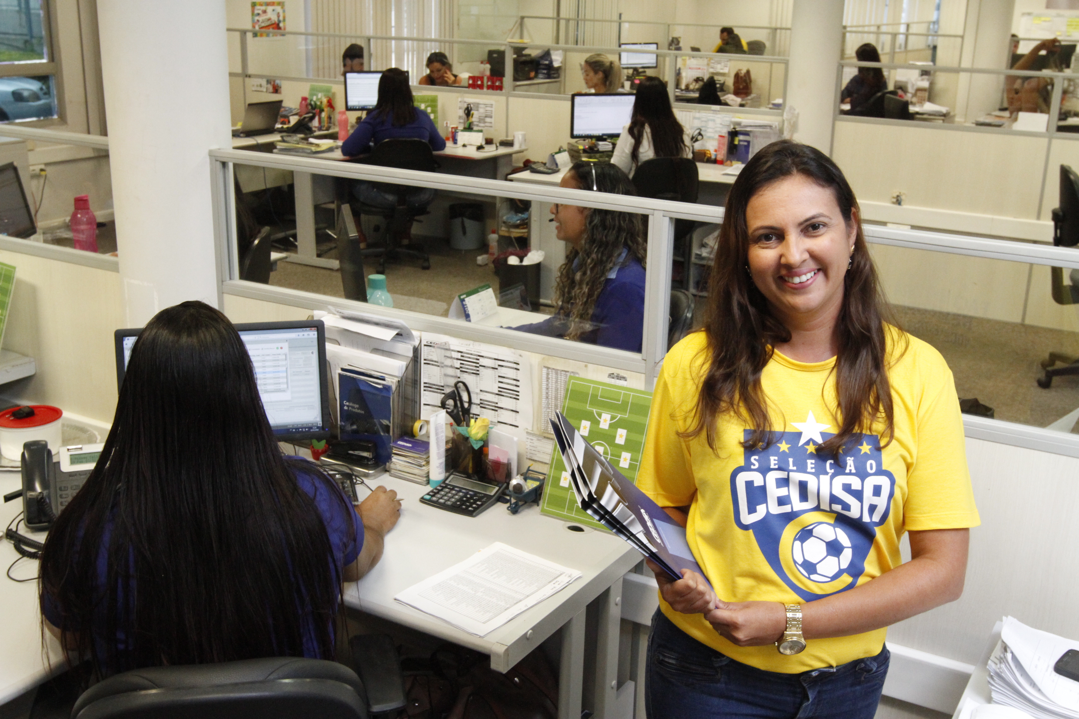 Andreia diz que empresa está mais atenta aos atestados e não aceita se estiverem rasurados e sem carimbo. Foto: Leone Iglesias