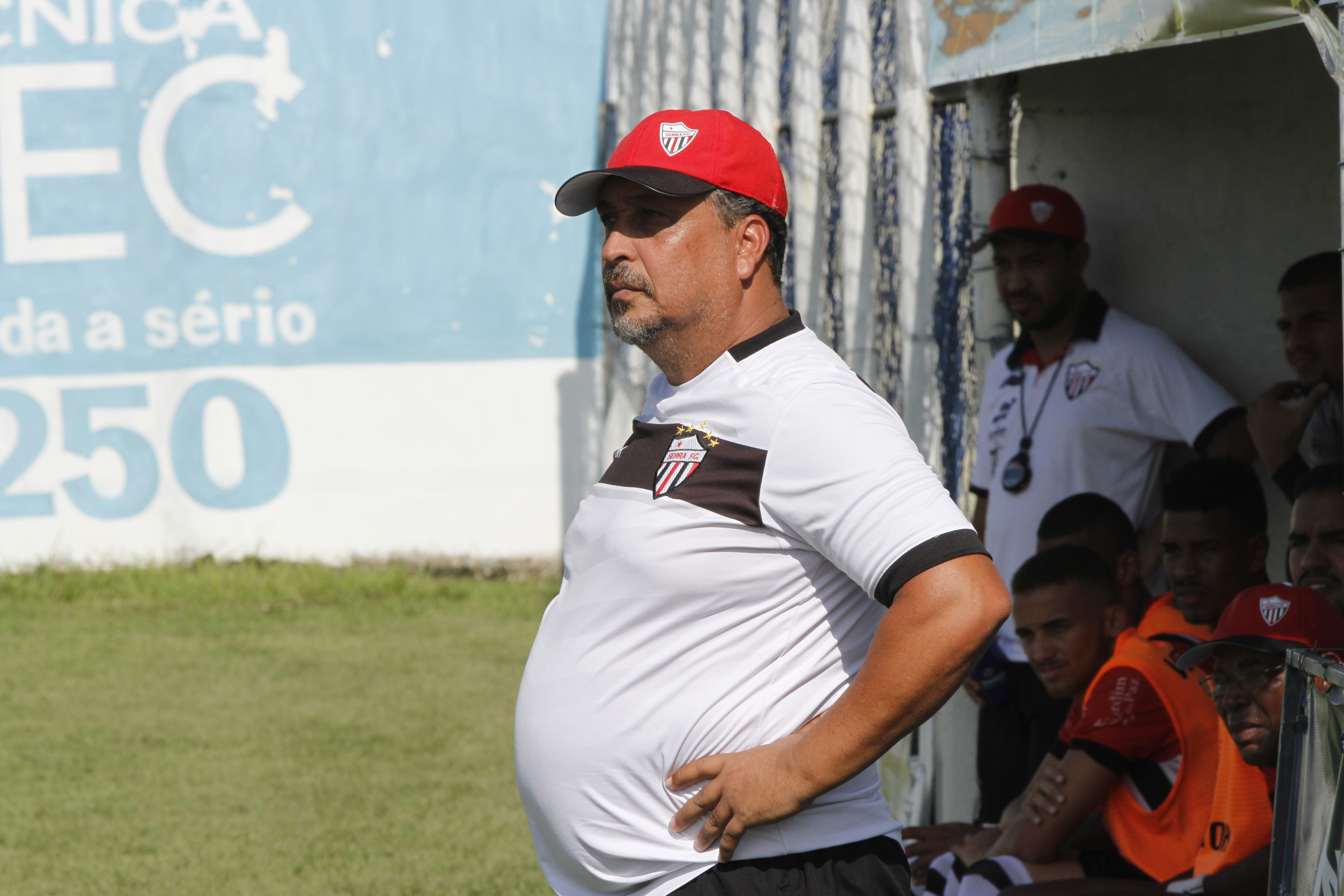 Charles de Almeida celebra o aproveitamento de 100%, mas prega humildade no elenco. Foto: Leone Iglesias/AT