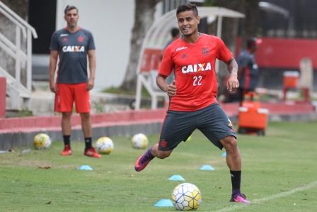 Éverton na lateral é a surpresa. Foto: Gilvan de Sousa/Flamengo