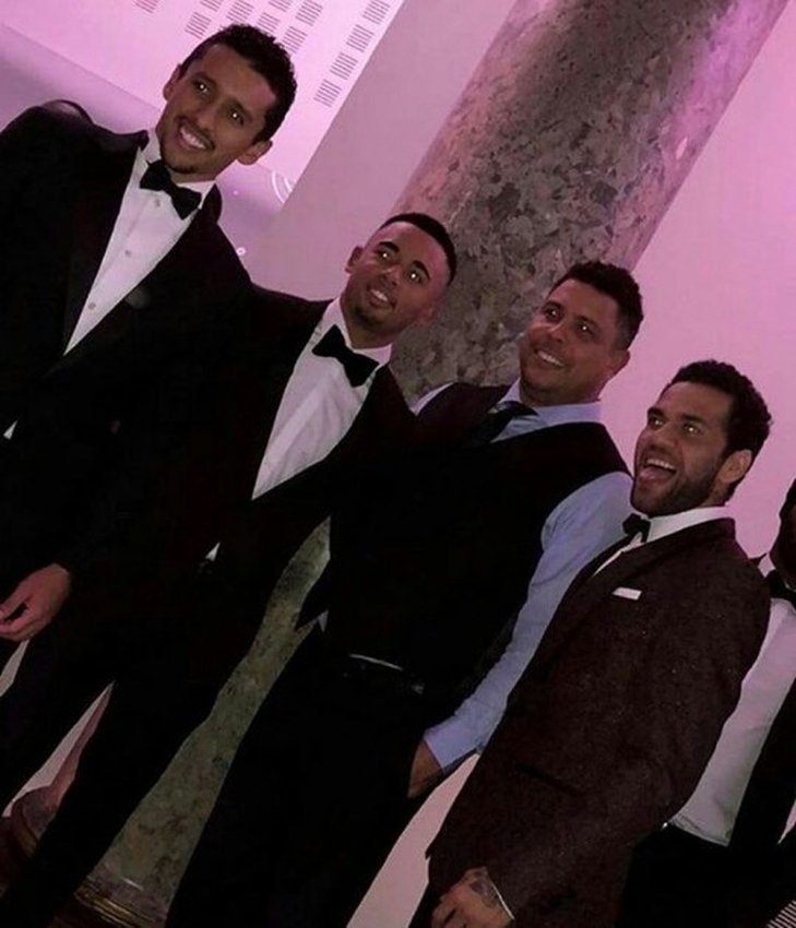 Marquinhos, Gabriel Jesus, Ronaldo e Daniel Alves representam duas gerações da Seleção na festa. Foto: Reprodução/Instagram