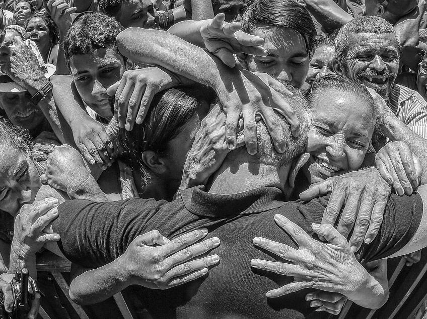 Lula, sendo aclamado durante uma das eleições. Foto: Ricardo Stuckert