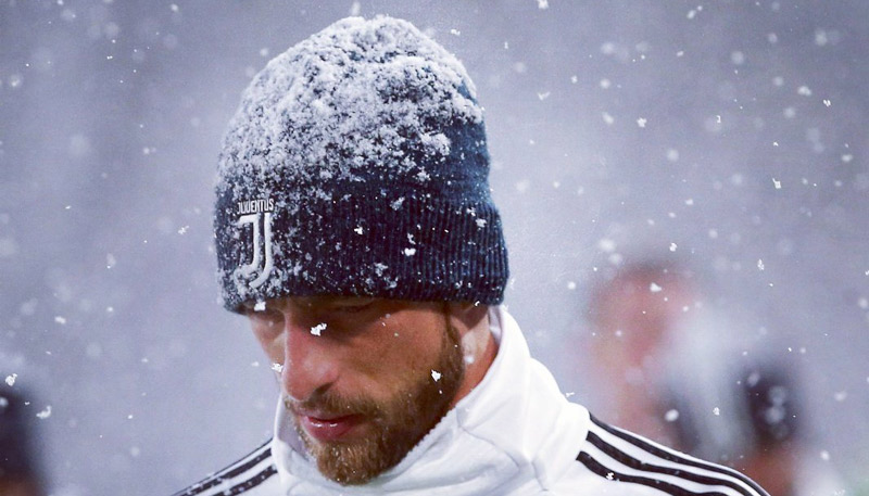 Forte nevasca interrompeu a partida. Foto: Twitter/Juventus