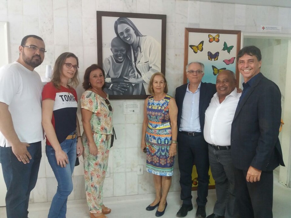 Familiares da médica também participara da entrega. Foto/ Governo do Estado.