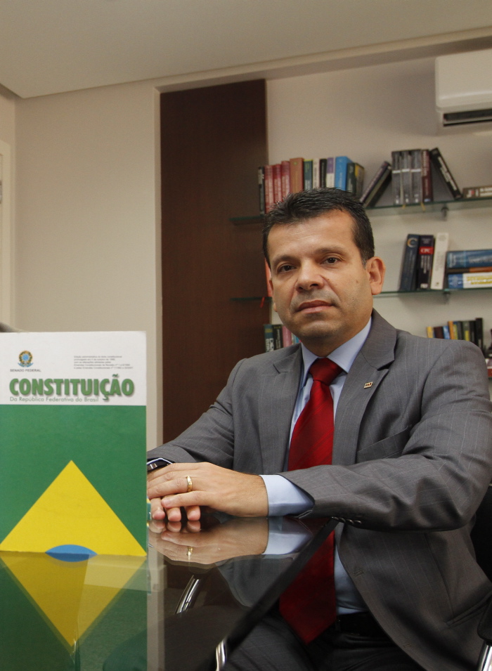 Vladimir Soares afirma que o auxílio tem sido utilizado como “via inadequada” para a recomposição salarial. Foto: Rodrigo Gavini